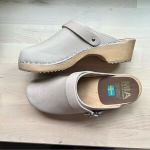 NWT MIA Alma clogs
